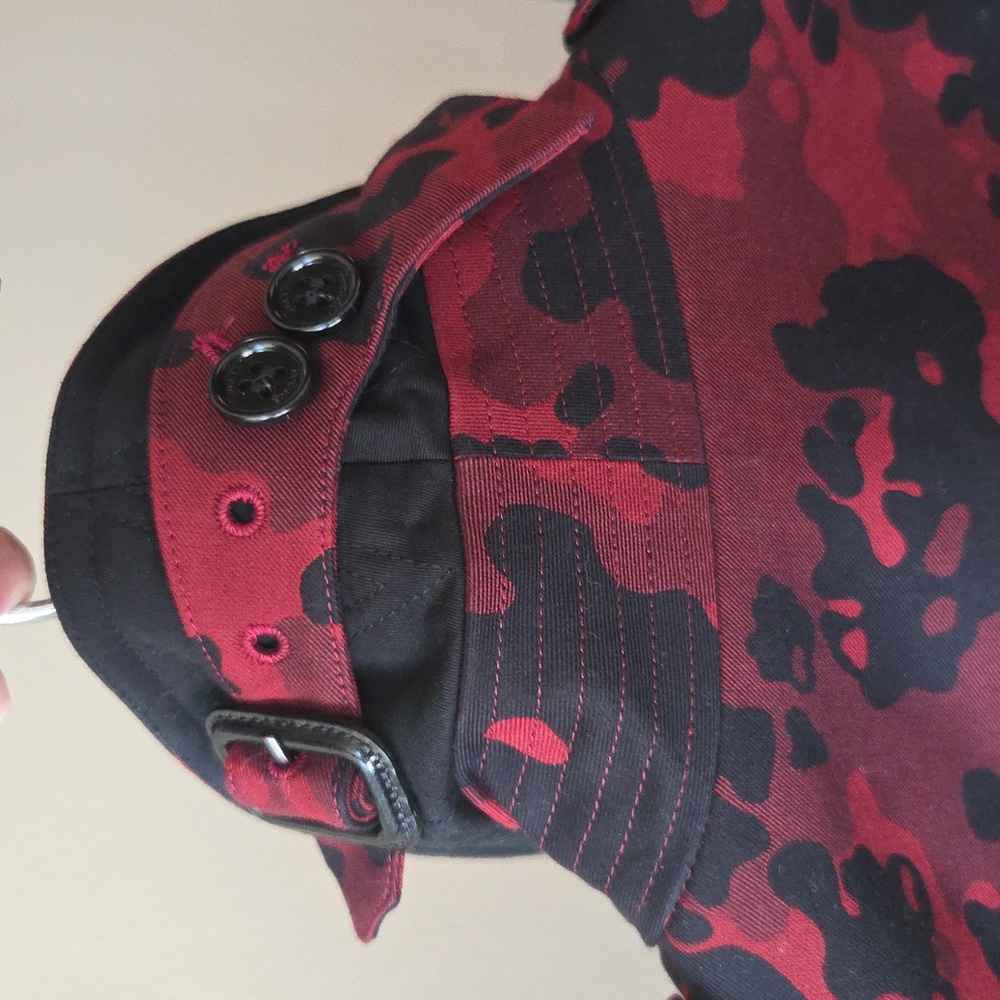 Burberry Red and Black Camo Trench Coat Limited Edition - Picture 9 of 15